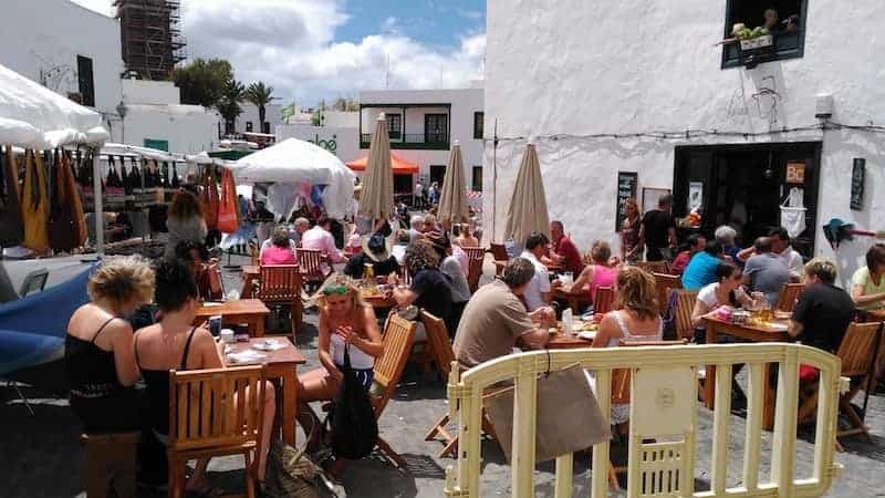 Lanzaroteños genießen den Sonntag auf dem Flohmarkt