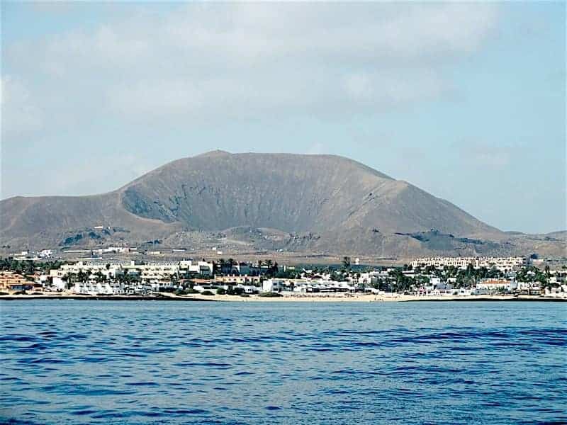 Blick auf Corralejo vom Meer aus