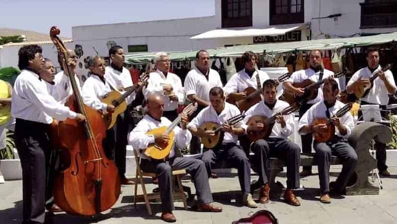 Actuación de música folclórica