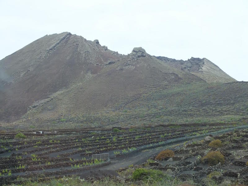 Crater del volcán de la Corona