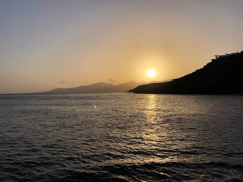 Sonnenuntergang und Delfinsichtungen auf einer Bootsfahrt