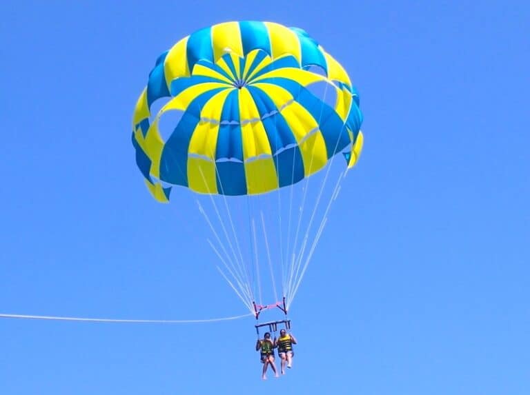 Parasailing in Playa Blanca and Puerto del Carmen
