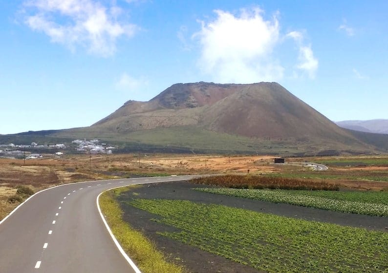 Volcán de la Corona - Corona volcano